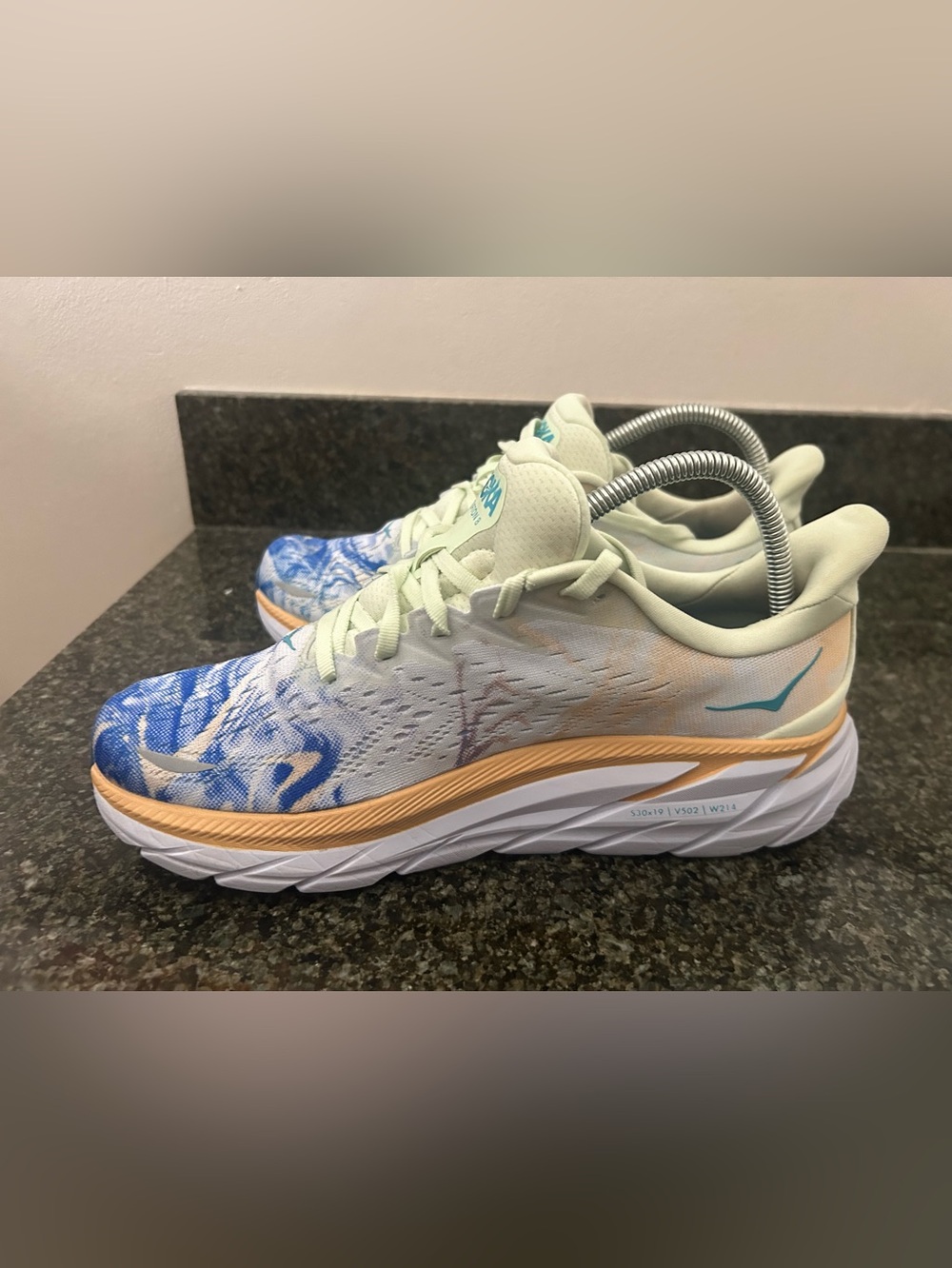 Clifton 8 Woman’s Together Pack Running Shoe In Tie Dye Print Size 8.5B